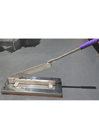 Meat cutting scissors with stand